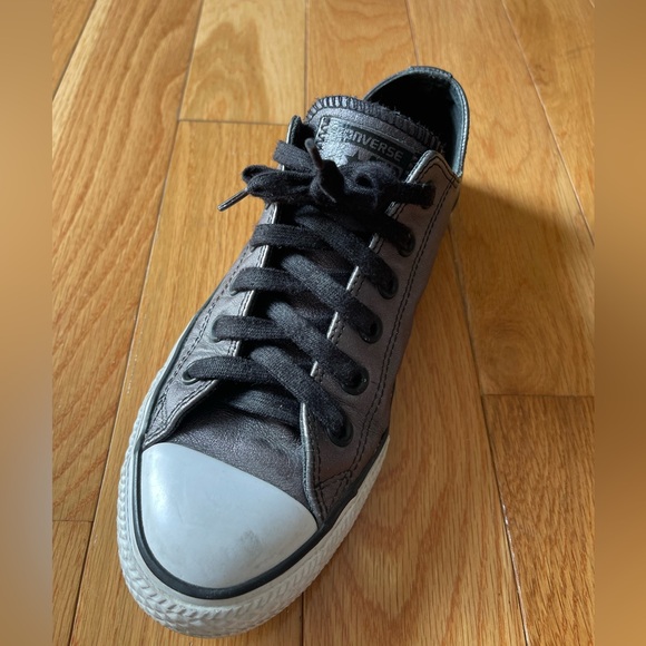 Converse shoes - Picture 2 of 4